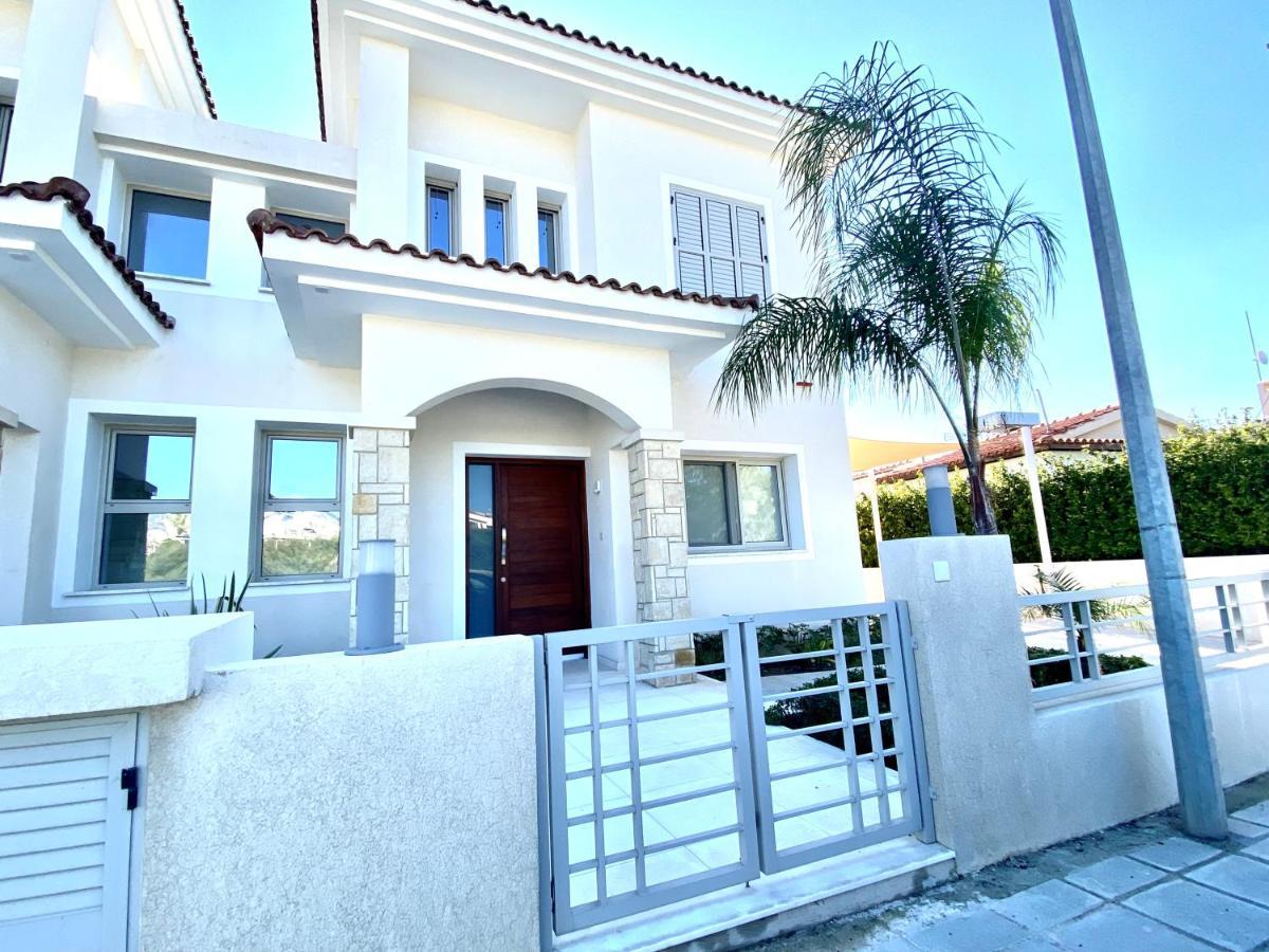 Paphos Coral Bay Beach Villa מראה חיצוני תמונה