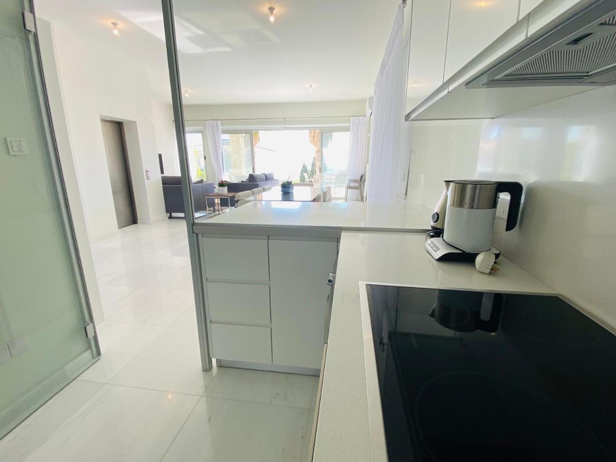 Paphos Coral Bay Beach Villa מראה חיצוני תמונה