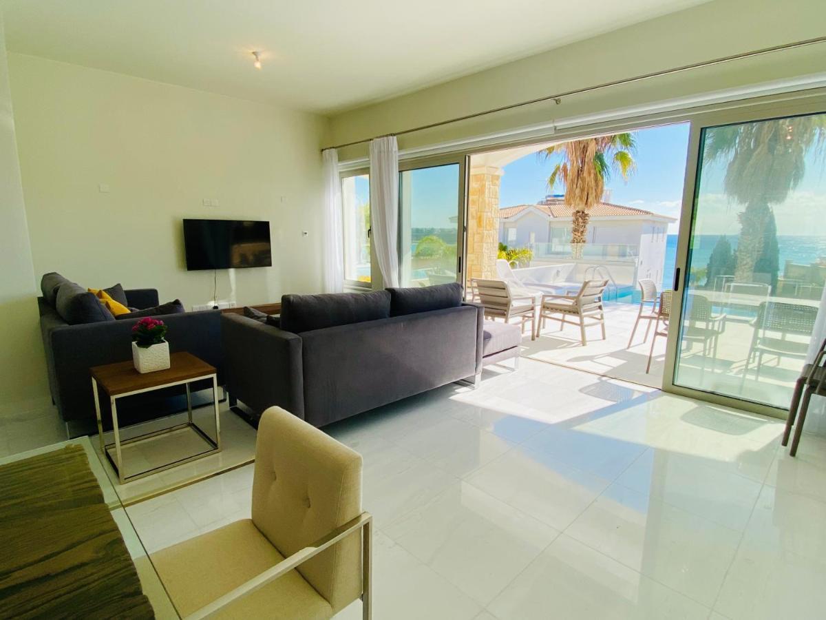 Paphos Coral Bay Beach Villa מראה חיצוני תמונה