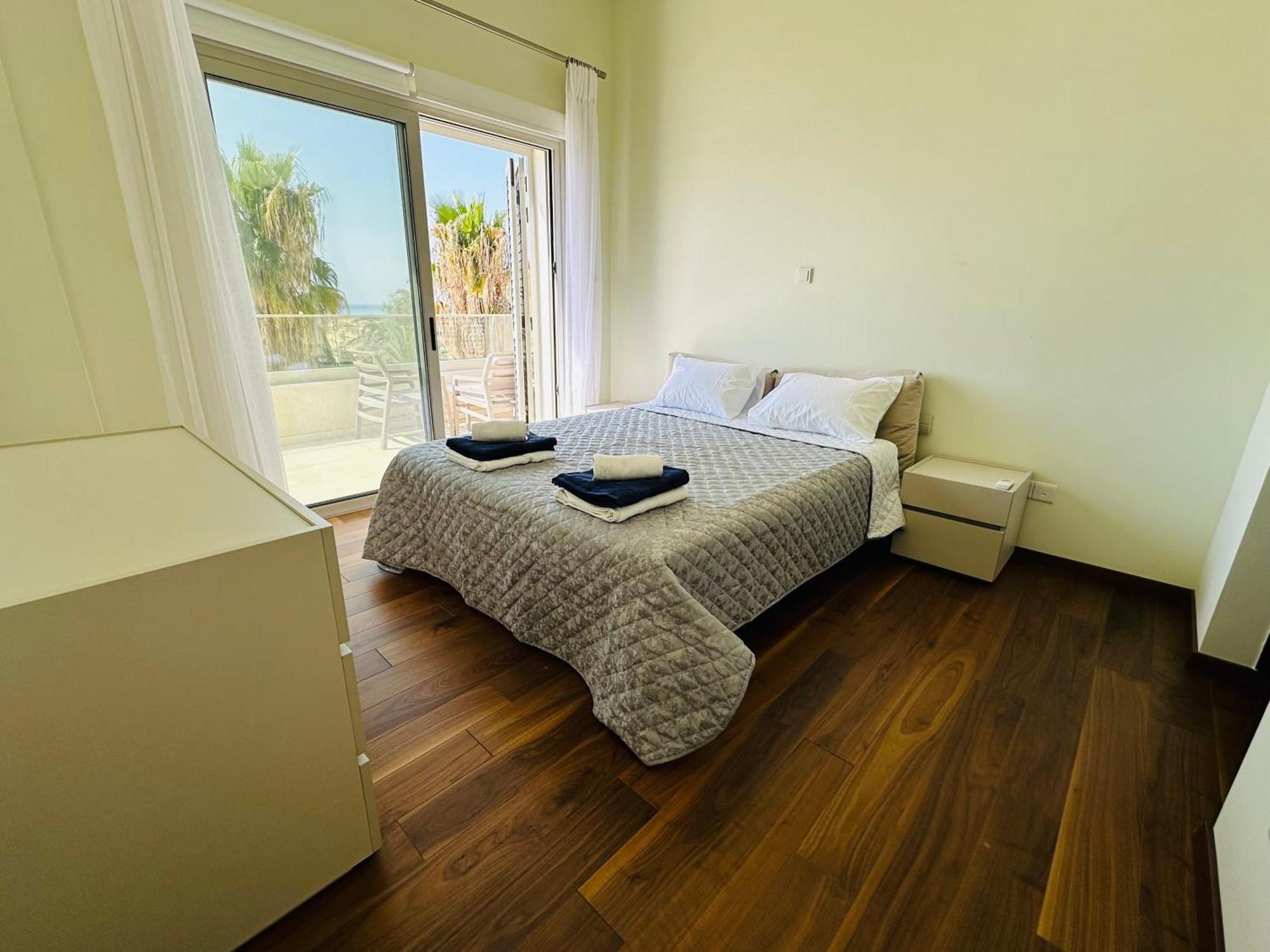 Paphos Coral Bay Beach Villa מראה חיצוני תמונה